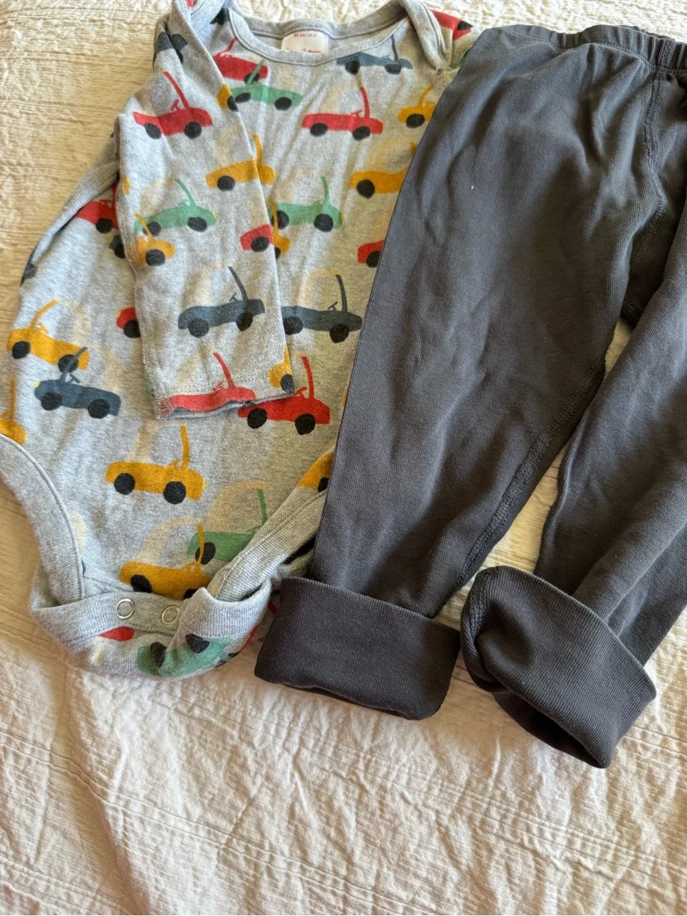 Hanna Andersson neutral set - colorful cars onesie and pants